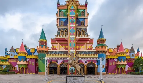 Dia das crianças Beto Carrero — Hotel PLAZA COMBURIÚ