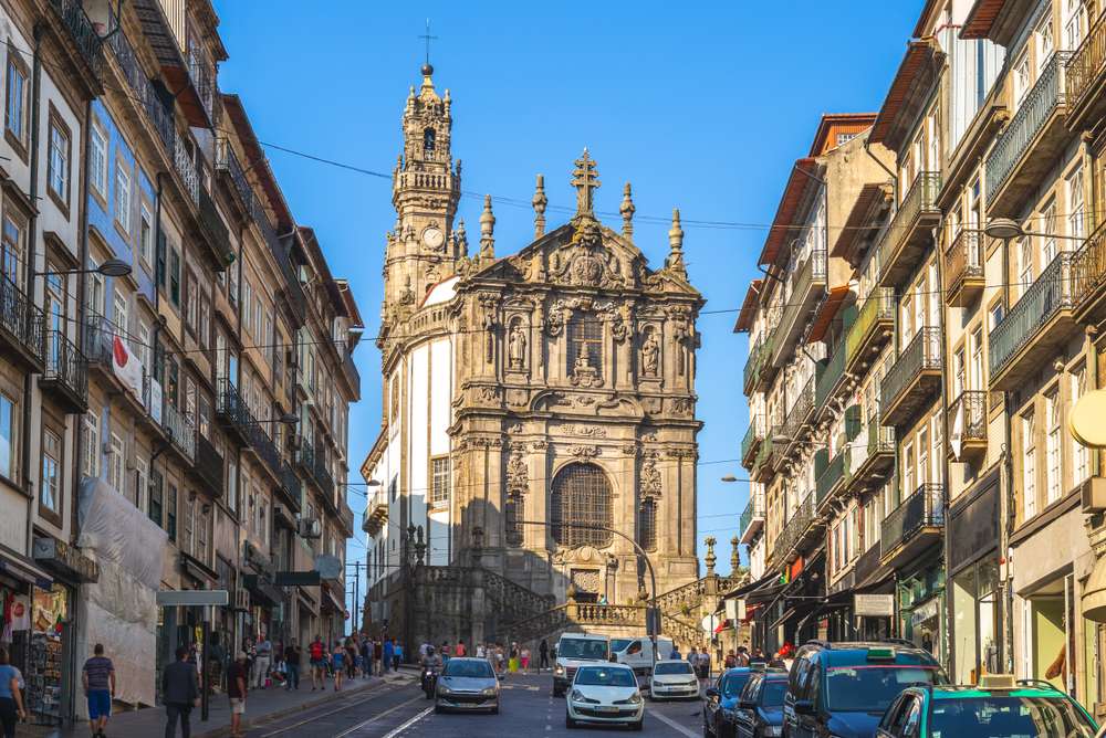 Torre e Igreja dos Clérigos no Porto, Portugal.