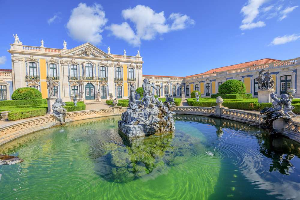 Palácio Nacional de Queluz e Fonte de Netuno em Sintra, distrito de Lisboa.