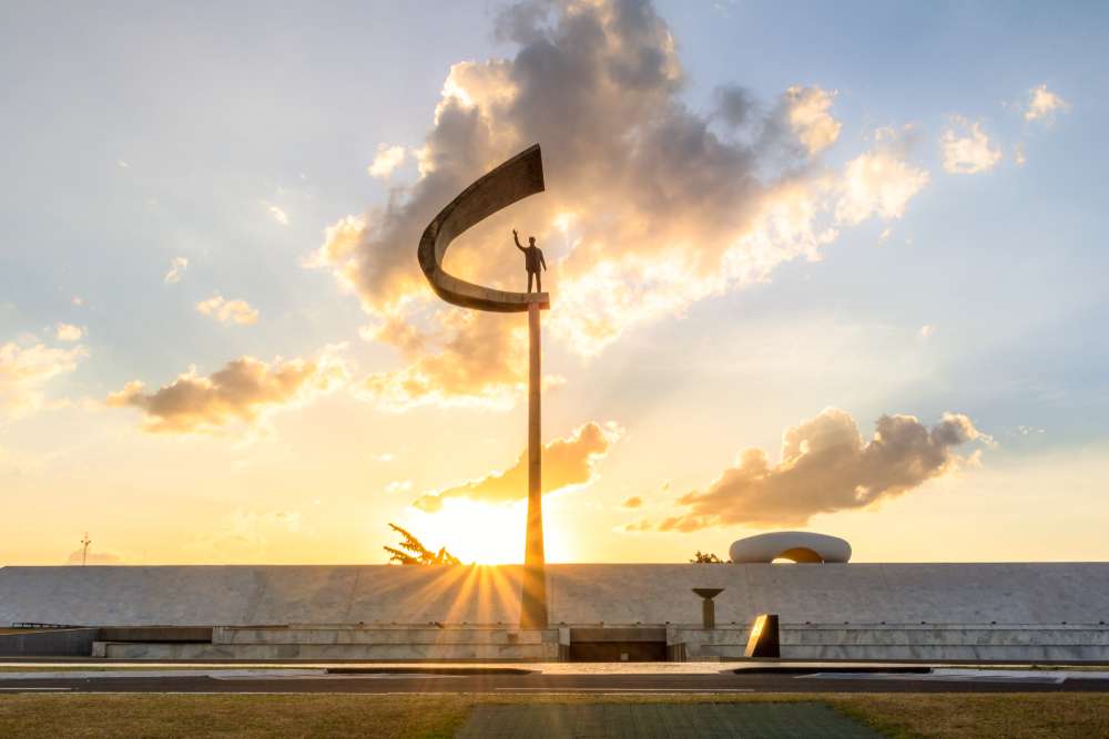 Memorial JK - Memorial Juscelino Kubitschek ao pôr do sol - Brasília, Distrito Federal, Brasil.