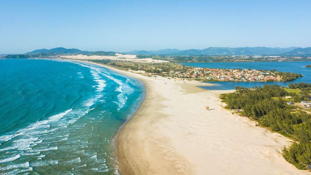 Praia de ibiraquera - Imbituba - SC. Vista aérea da praia e lagoa de Ibiraquera - Santa Catarina - Brasil