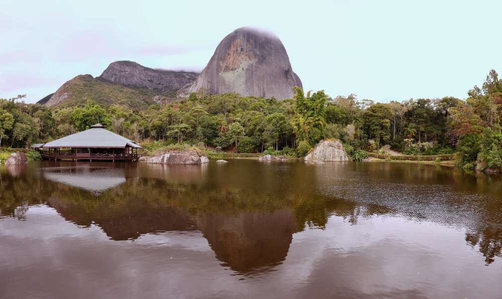 Bela vista panorâmica para Pedra Azul, no parque estadual em Domingos Martins, ES, Brasil.