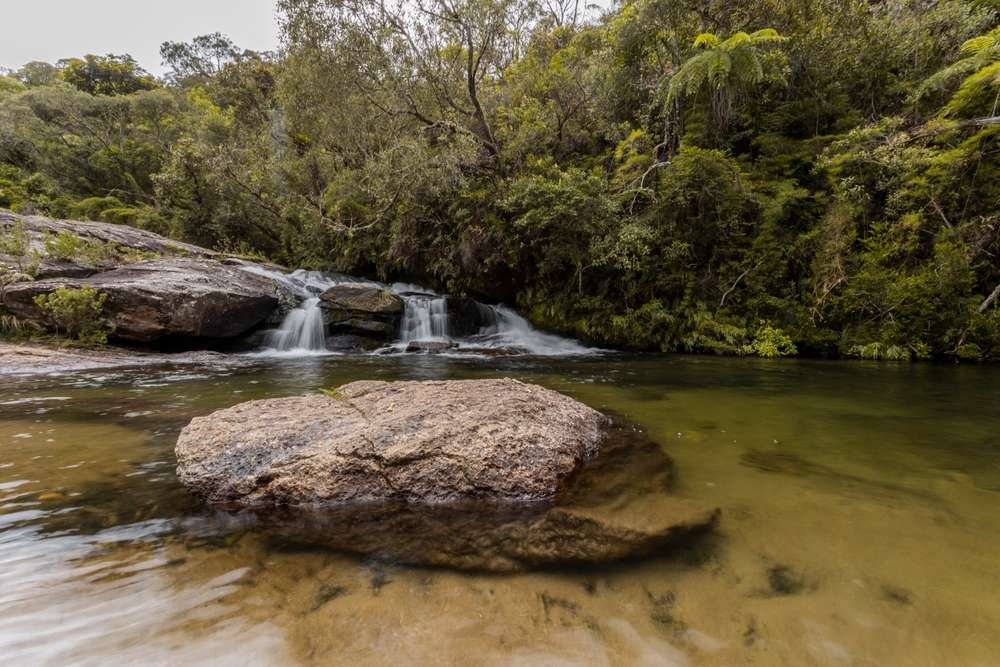 Rocha em poço de cachoeira, Aiuruoca, Minas Gerais.