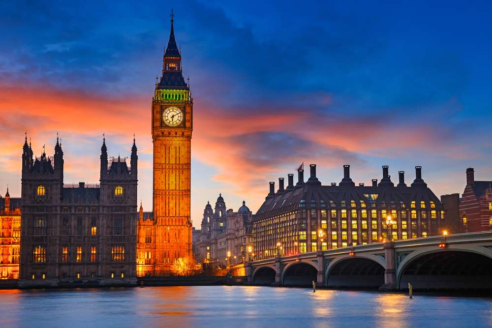 Ponte Big Ben e Westminster ao entardecer em Londres.
