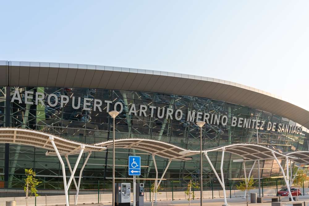 O Aeroporto Arturo Merino Benitez é a maior instalação de aviação do Chile e o aeroporto internacional mais movimentado.