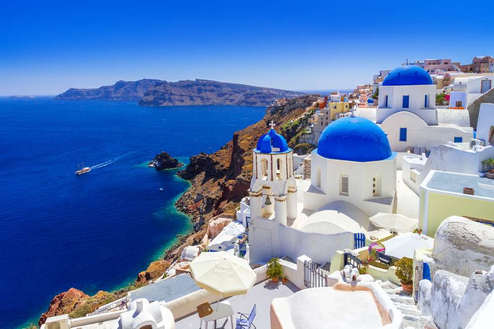 Bela cidade de Oia na ilha de Santorini, Grécia.
