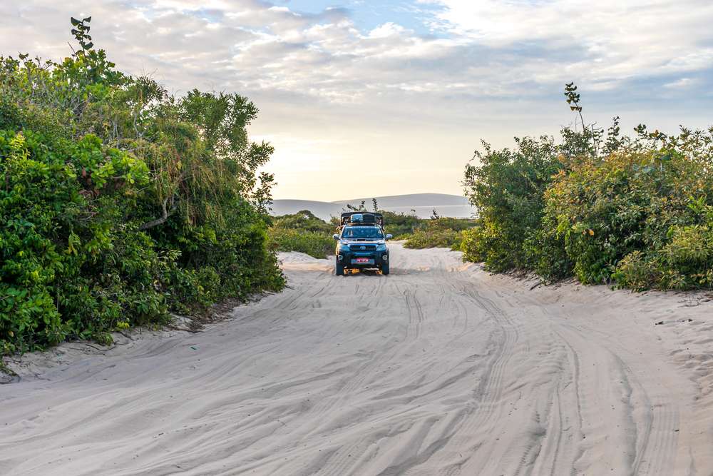 Estrada de areia nas dunas de Jericoacoara.