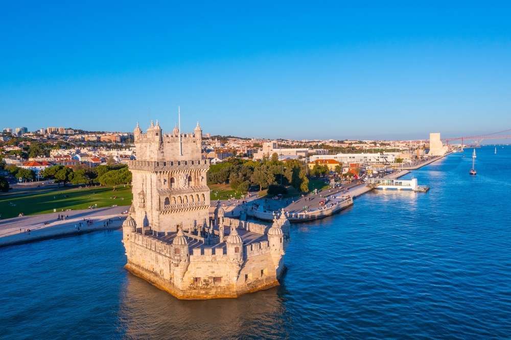 Vista aérea da Torre de Belém em Lisboa, Portugal.