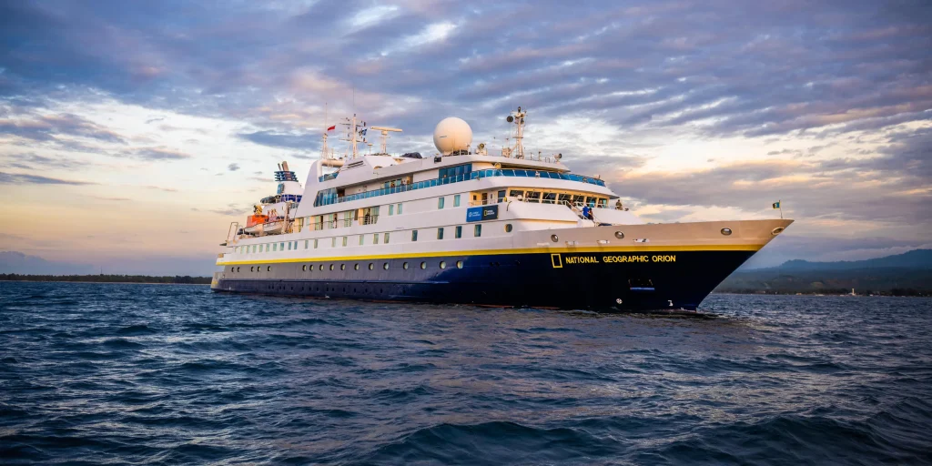 navio-orion-lindblad-natgeo