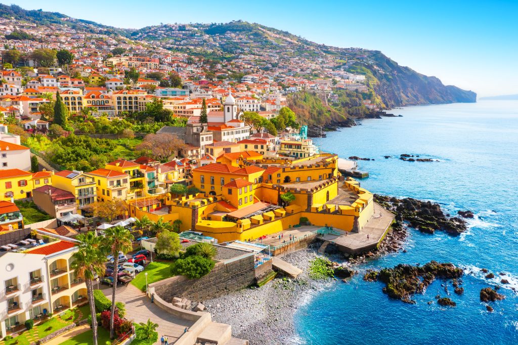 Como escolher o destino ideal para sua primeira viagem internacional