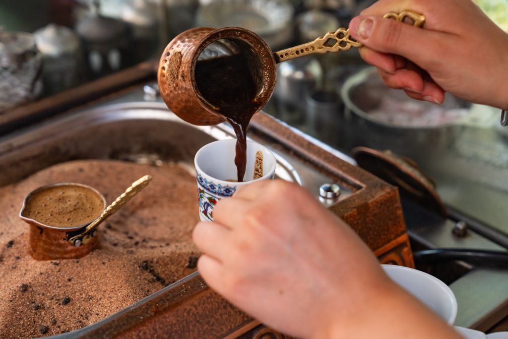 Dia Mundial do Café: 10 tipos de café pelo mundo para provar na xícara e na viagem